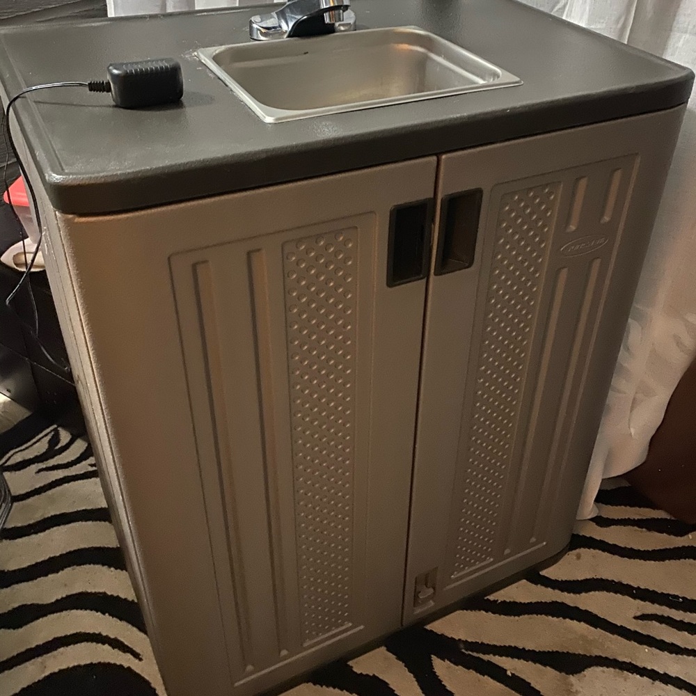 Portable sink